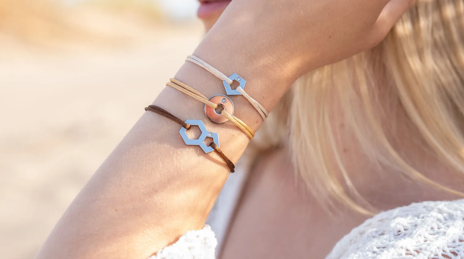 Bijoux Deuxbrins en ADN, joaillerie française avec perles d'ADN personnalisées